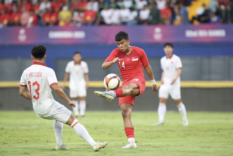 Thang U22 Singapore, U22 Viet Nam the hien bo mat moi tai SEA Games 32-Hinh-3