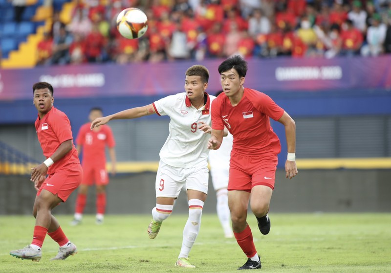 Thang U22 Singapore, U22 Viet Nam the hien bo mat moi tai SEA Games 32-Hinh-7