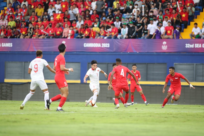 Thang U22 Singapore, U22 Viet Nam the hien bo mat moi tai SEA Games 32-Hinh-8