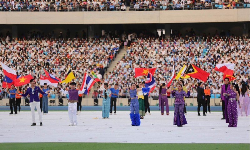 Le khai mac SEA Games 32: Man nhan bua tiec cong nghe Hologram-Hinh-53