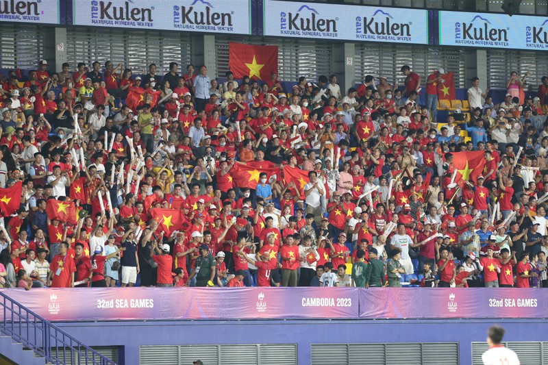 Hoa Thai Lan, U22 Viet Nam gap Indonesia o ban ket SEA Games 32-Hinh-12