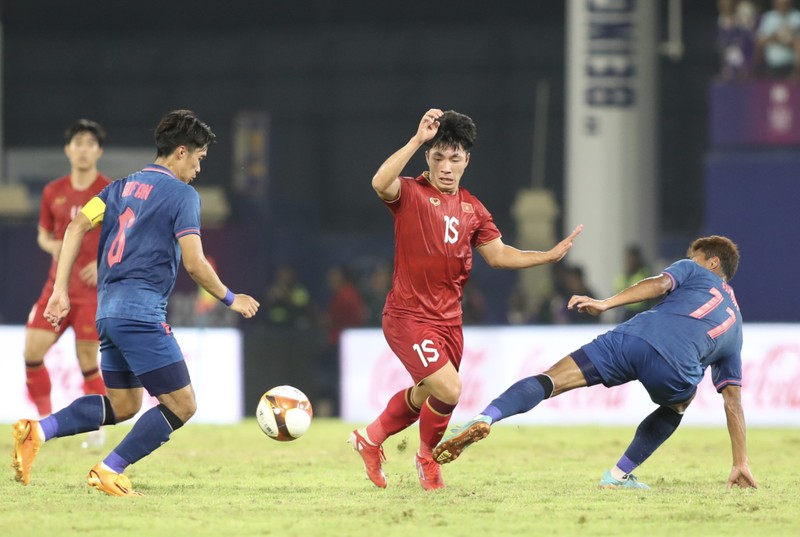 Hoa Thai Lan, U22 Viet Nam gap Indonesia o ban ket SEA Games 32-Hinh-5