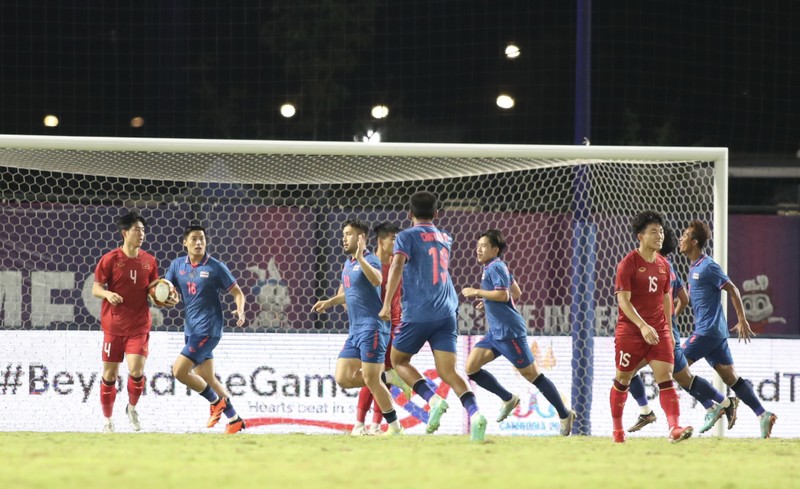Hoa Thai Lan, U22 Viet Nam gap Indonesia o ban ket SEA Games 32-Hinh-7