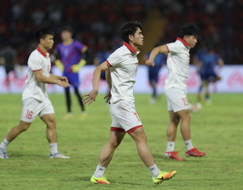Hoa Thai Lan, U22 Viet Nam gap Indonesia o ban ket SEA Games 32-Hinh-9