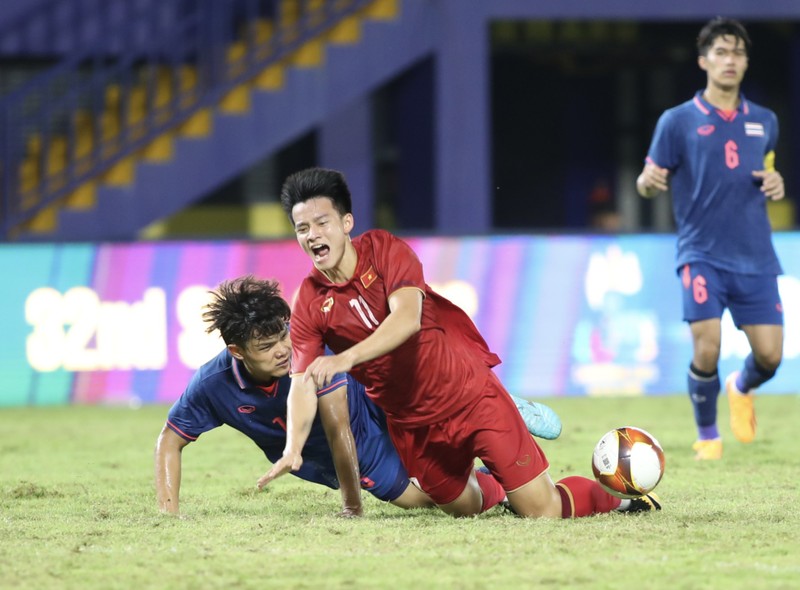Hoa Thai Lan, U22 Viet Nam gap Indonesia o ban ket SEA Games 32