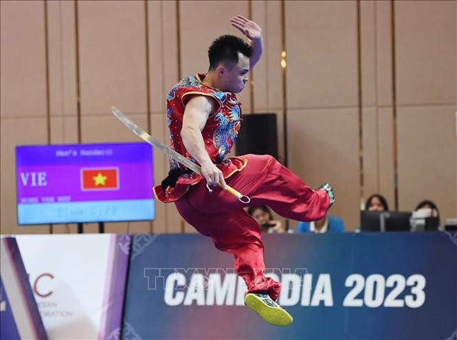 Nam VDV Wushu dan toc Nung 2 chiec HCV SEA Games day cam xuc-Hinh-4