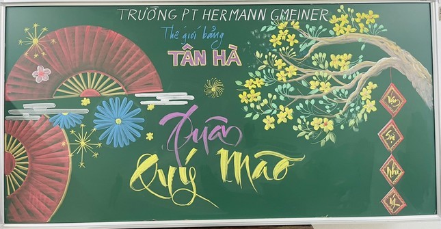 Thay giao Nghe An ve trang tri bang dep ngo ngang-Hinh-2