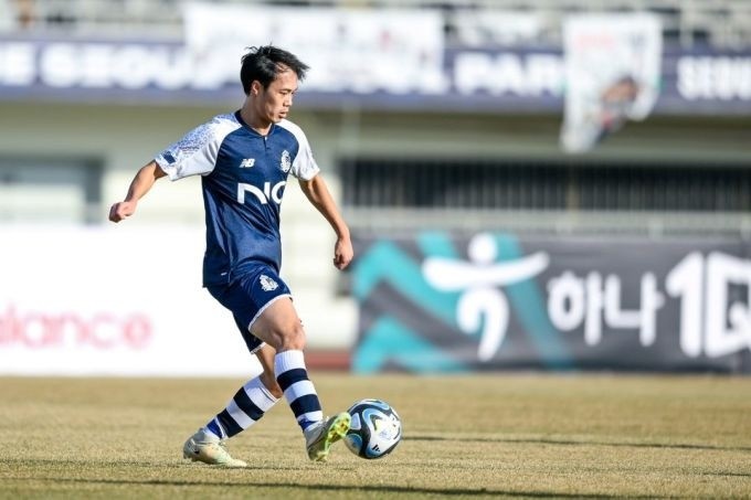 Quang Hai roi PAU FC, Cong Phuong, Van Toan hien the nao?-Hinh-3
