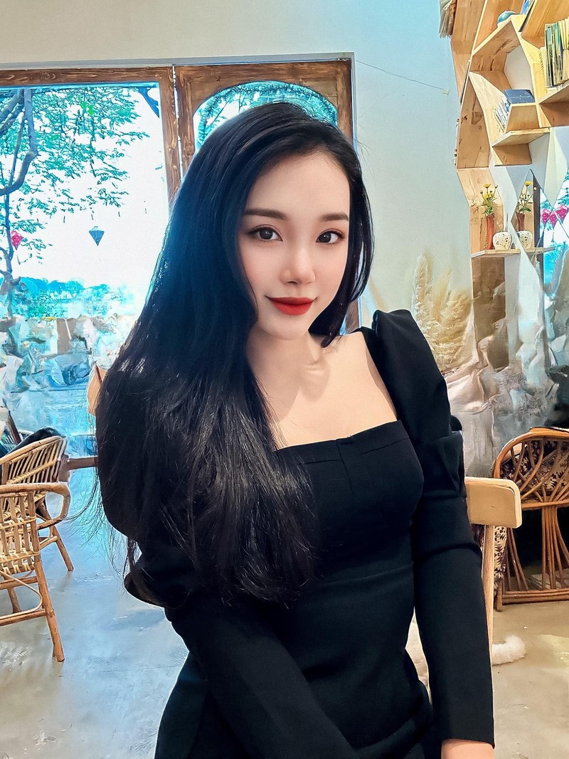 Vo xinh cua sao tre CLB Cong an Ha Noi khoe vong 1 cang tran-Hinh-9