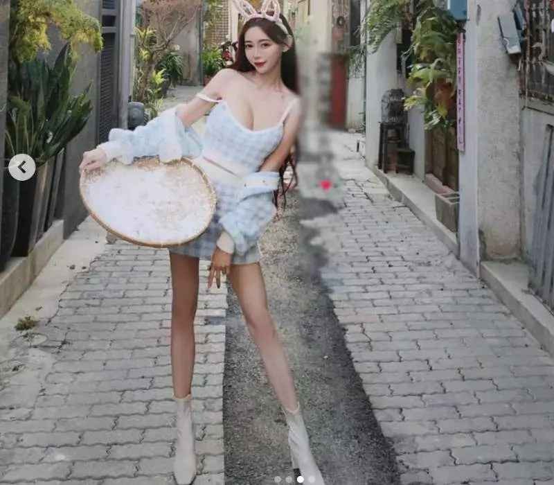 Nguoi dep Nhat Ban ho bao tu tau dien den sieu thi-Hinh-9