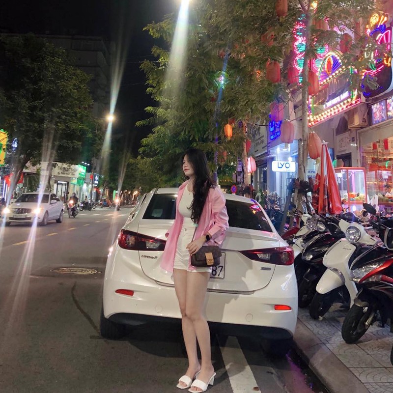 Roi bo quan dui ao so, cuu nu cau thu Viet Nam khoe body 