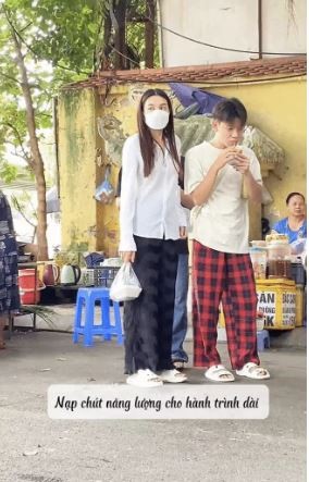 Cung tham gia thien nguyen, Quang Linh Vlogs va hoa hau co thai do la-Hinh-5