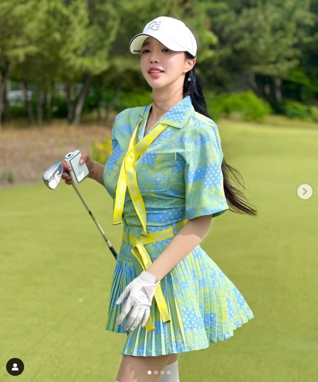 “Nu than san golf” moi cua Han Quoc tre nhu doi muoi, duong cong mien che