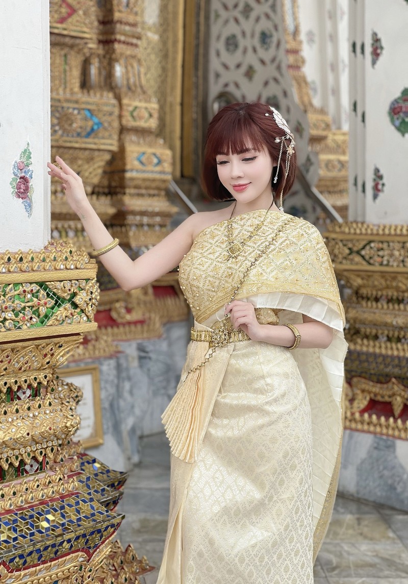 Au Ha My khoe anh di Thai Lan, nhan sac 