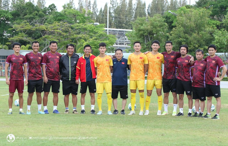 Nhan dinh U23 Viet Nam dau U23 Lao: Vi the nha DKVD DNA