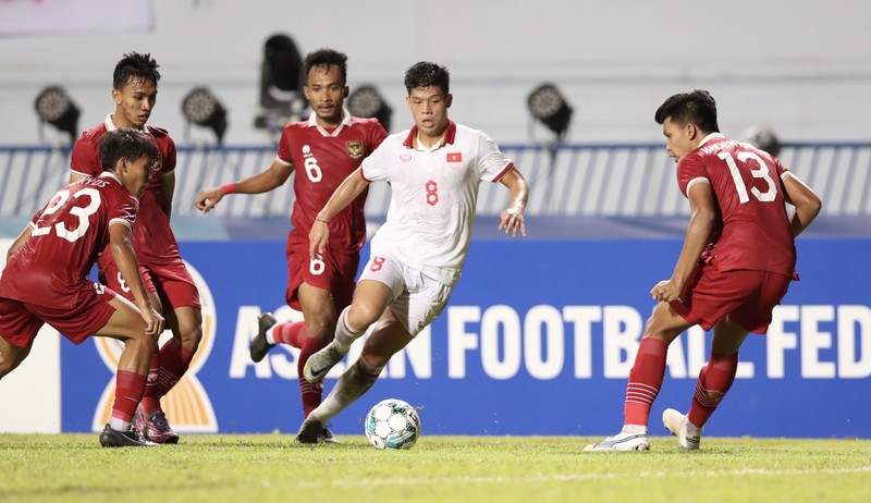 Thang Indonesia tren cham 11m, U23 Viet Nam bao ve thanh cong ngoi vuong-Hinh-5