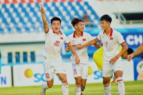 Cau thu U23 Viet Nam bi CDV Indonesia lam phien sau tran chung ket-Hinh-3