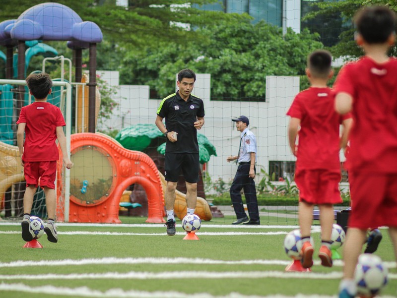 Co gi trong hoc vien bong da Park Hang Seo moi duoc khai truong?-Hinh-6