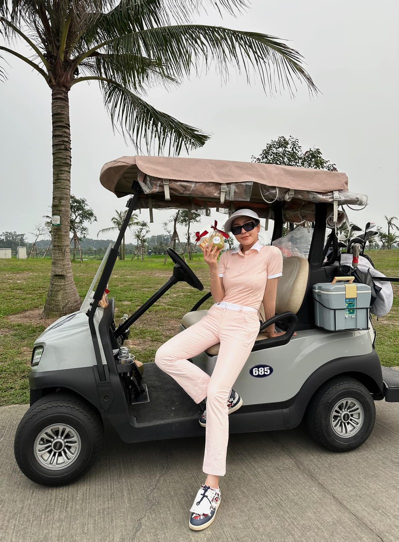 Choi golf, Tram Anh khang dinh lien quan den dai gia gay chu y-Hinh-3