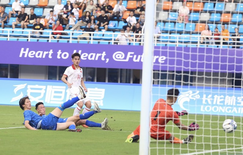 Thang Mong Co 4-2, Olympic Viet Nam phai chinh lai hang phong ngu-Hinh-2