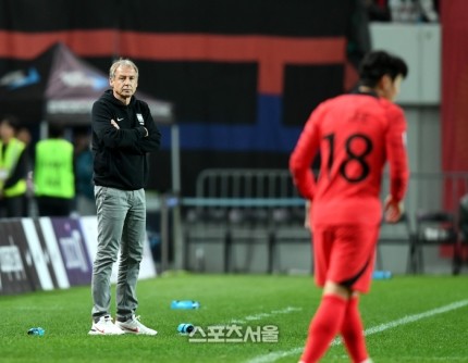 HLV Han Quoc ong Klinsmann: “Viet Nam khong phai doi thu yeu