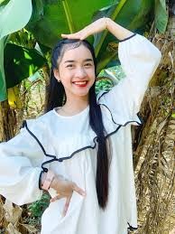 Yona Cuon mac trang phuc khong phu hop de quang cao sua tang can-Hinh-4