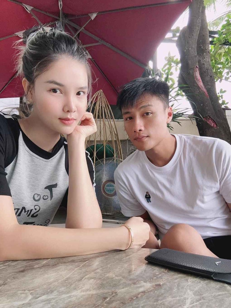 Lay chong cau thu, Ky Han roi bo san catwalk ban hang online-Hinh-9