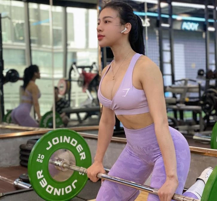 Gai xinh phong gym Ha thanh gay an tuong voi vong 3 1m-Hinh-7