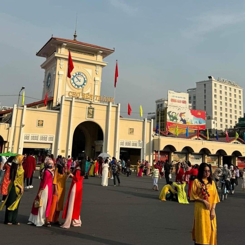 Chup anh ao dai Tet va 