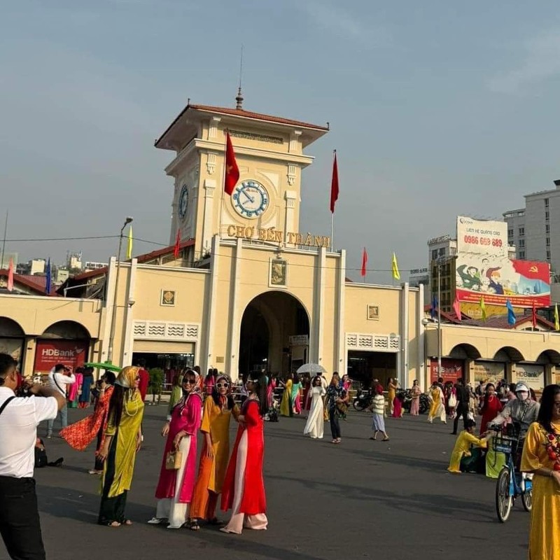 Chup anh ao dai Tet va 