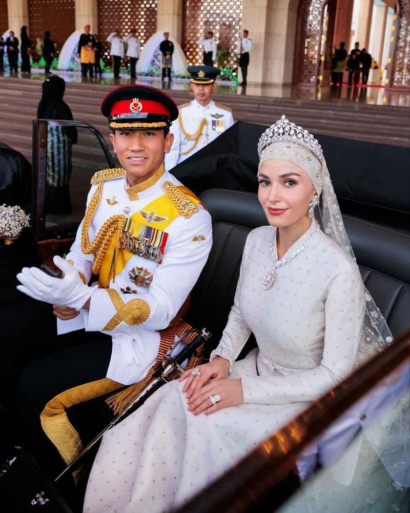 Dam cuoi Hoang tu Brunei, netizen nga ngua voi do xa hoa-Hinh-5