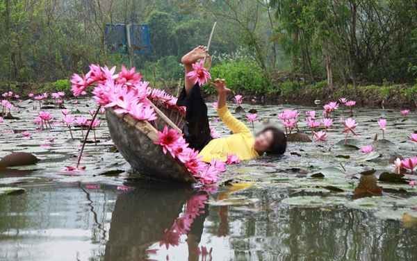 Chup anh ao dai va 