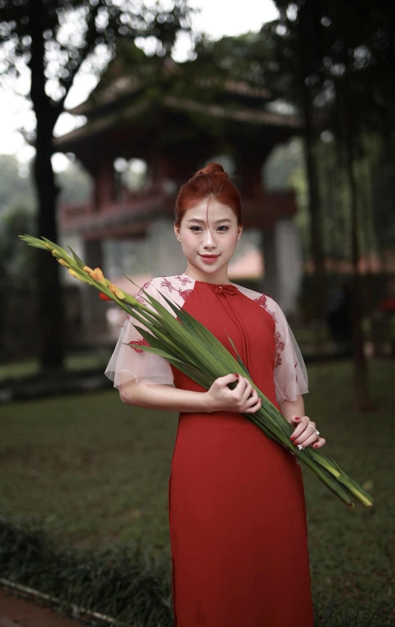 Hot girl TDDC Pham Nhu Phuong dien ao dai xinh don Tet-Hinh-2