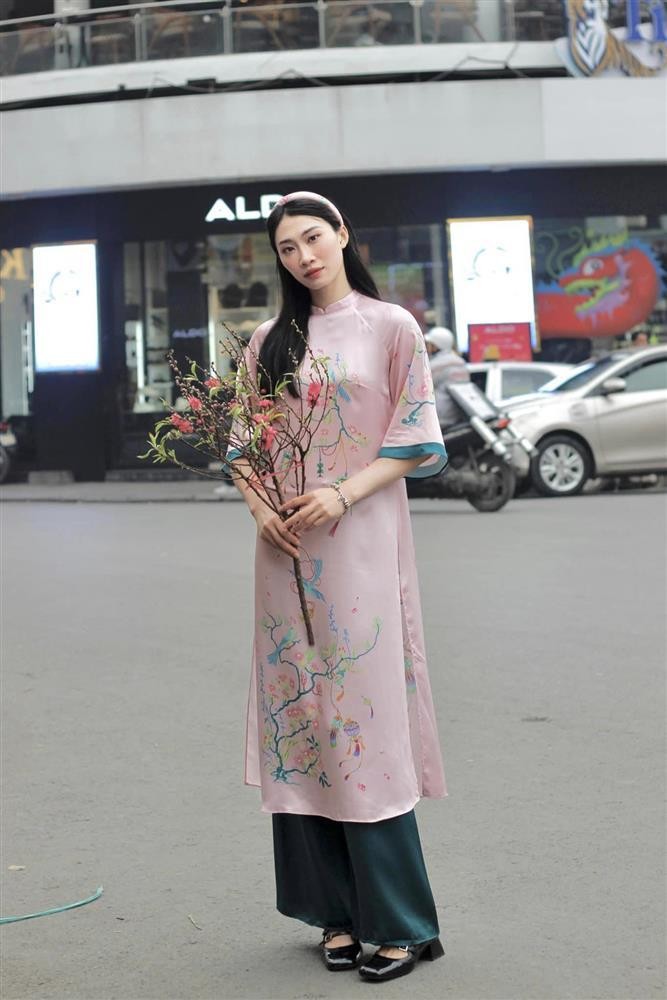 Hot girl bong chuyen Viet diu dang, e ap ben ta ao dai don Tet-Hinh-9