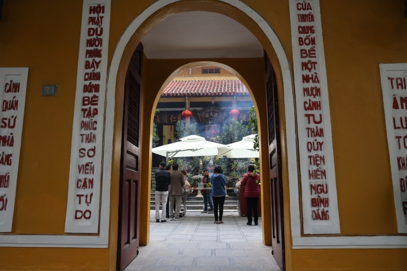 Nguoi dan Ha Noi no nuc di le dau nam cau chuc may man-Hinh-2