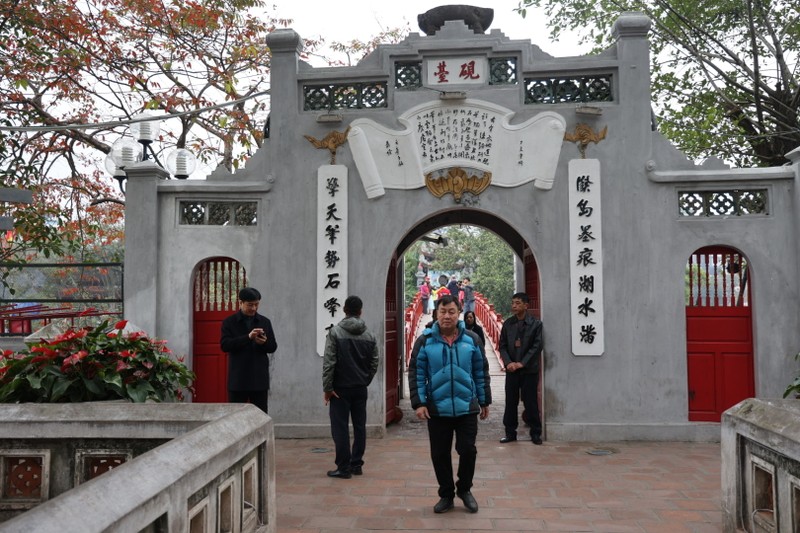 Nguoi dan Ha Noi no nuc di le dau nam cau chuc may man-Hinh-7