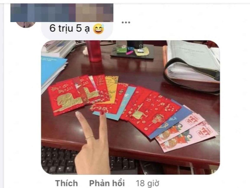 Hoi nhan vien nha nguoi ta khoe tien sep li xi nhin ma ham-Hinh-7