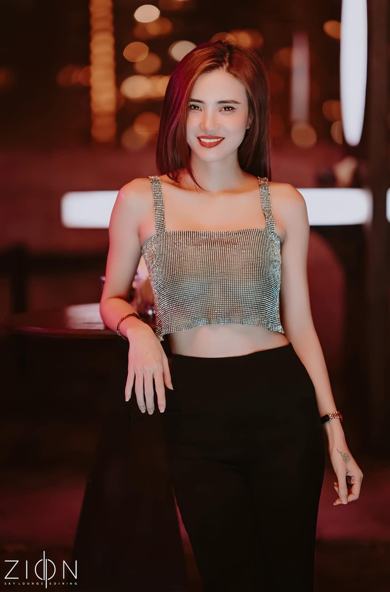 Em gai Cong Vinh tung anh bikini, khoe body 