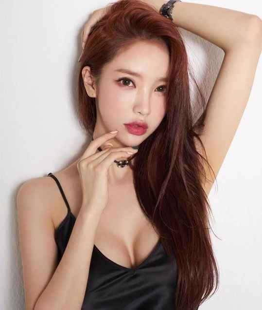 Nu DJ xu Kim Chi khoe body cuc chuan lam netizen 