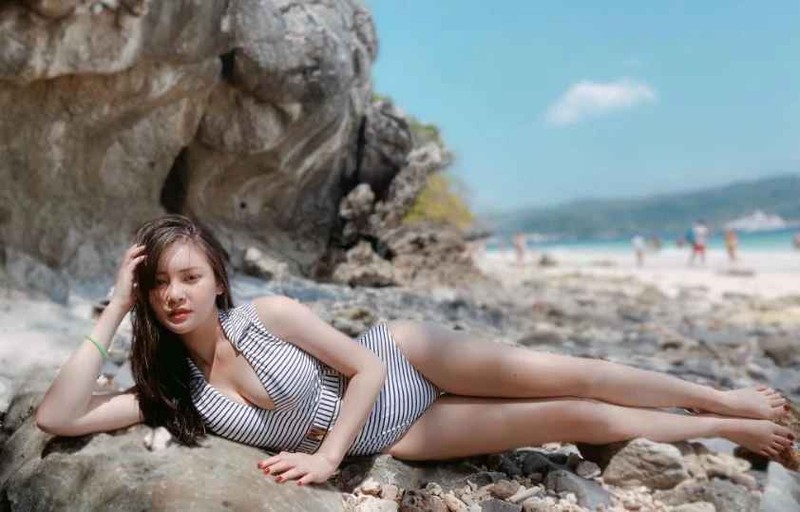 Hot girl so 1 Da Nang dien bikini, khoe body 