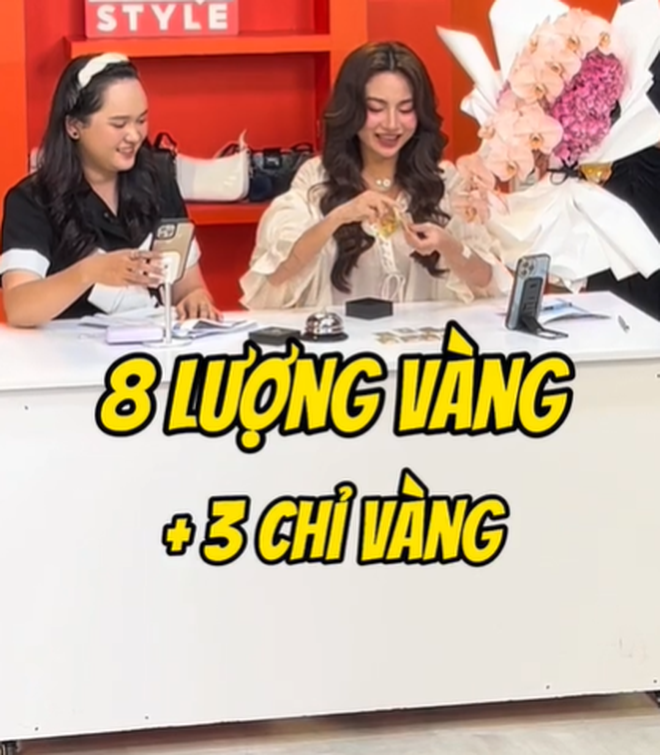 Gia vang lap dinh, chong KOLs Diep Le tang hon 8 cay tren livestream-Hinh-3