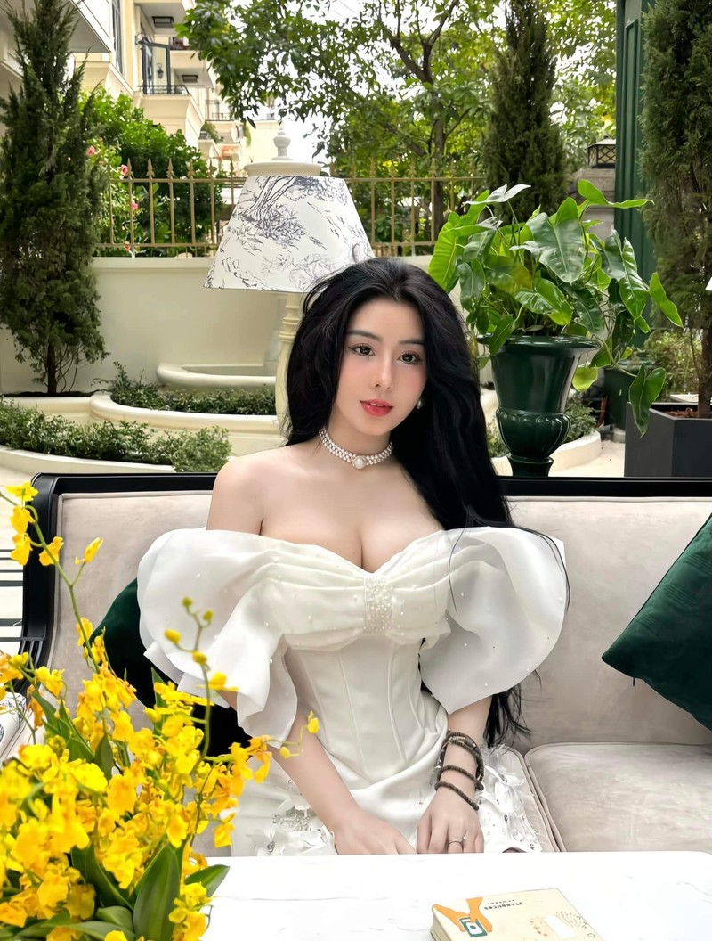 Hot girl so 1 Sai thanh di du lich khoe vong 1 