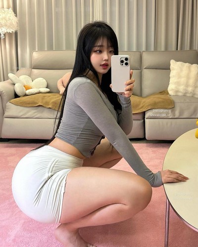 Nghi van hot girl duoc cuu sao MU lam quen 