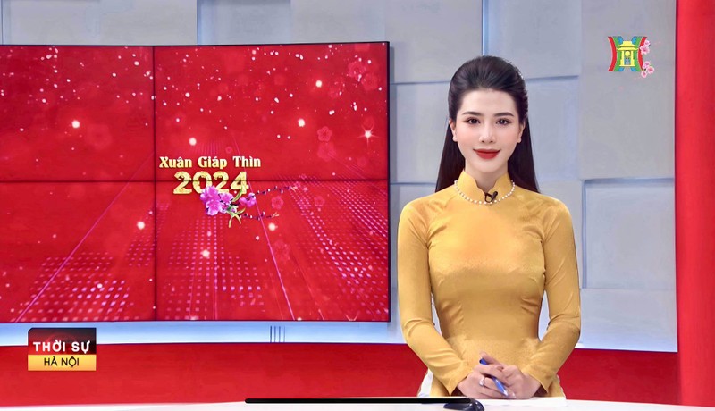 Nu MC thoi su Dai Ha Noi len do uu tien su phong khoang