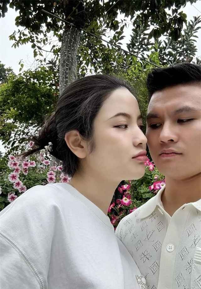 Hau dam cuoi, Quang Hai va Chu Thanh Huyen khoa moi cuc ngot tren bar-Hinh-8