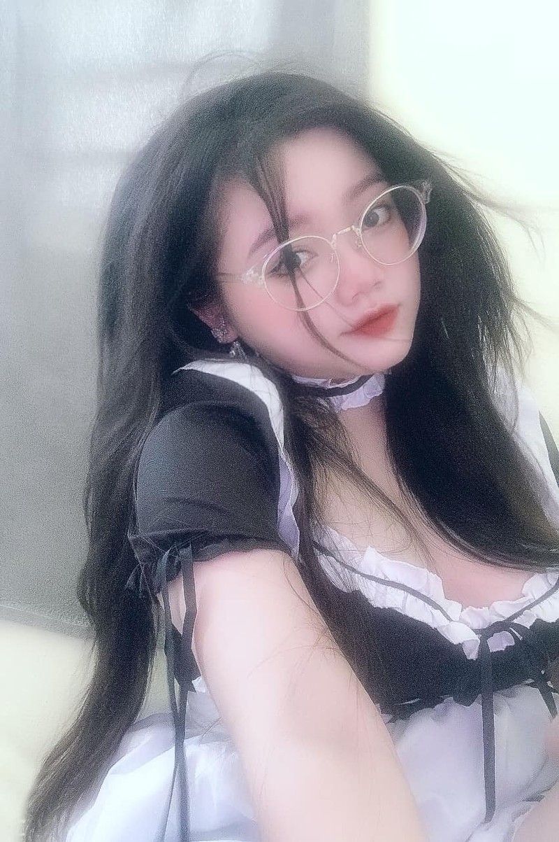 Chan lam gai ngoan, nu streamer tung anh 