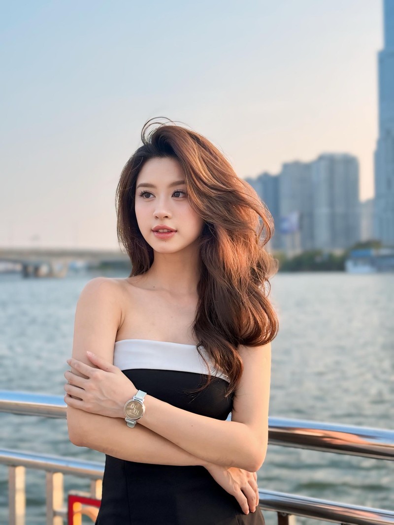 Cuoc dua bikini chao he, Han Hang nhap cuoc khoe vong 1 