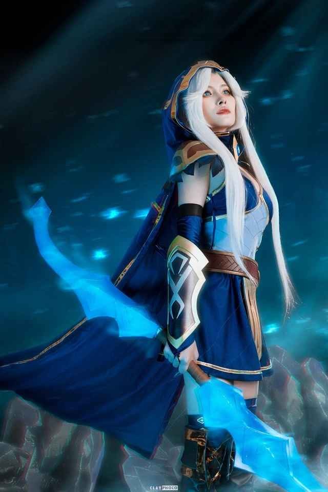 Nu MC Lien Minh Huyen Thoai co man cosplay khien fan me met-Hinh-5