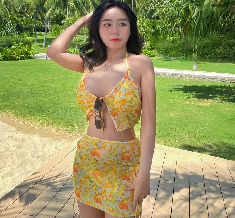 Hot girl nguc khung Sai thanh khoe body lam netizen 
