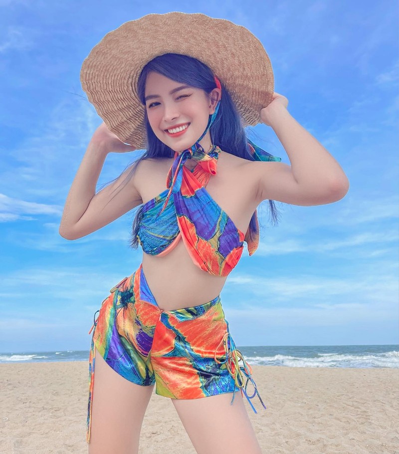 Hot girl Sai thanh - Thuy Han va nhung lan khoe body 